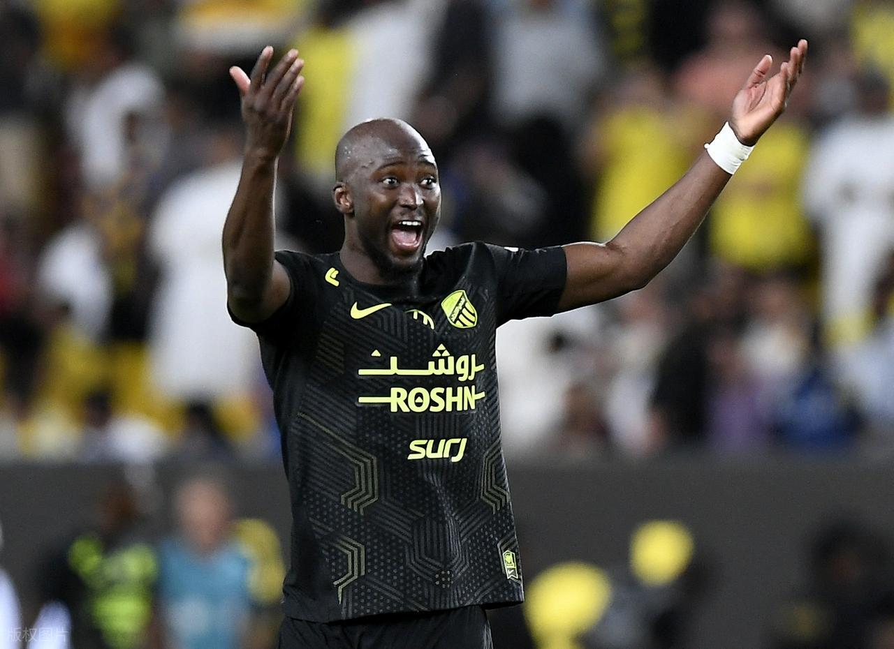 bob半岛体育官方网站-沙特联最新积分战报 本泽马踢半场 卫冕冠军5连胜终止 少榜首11分