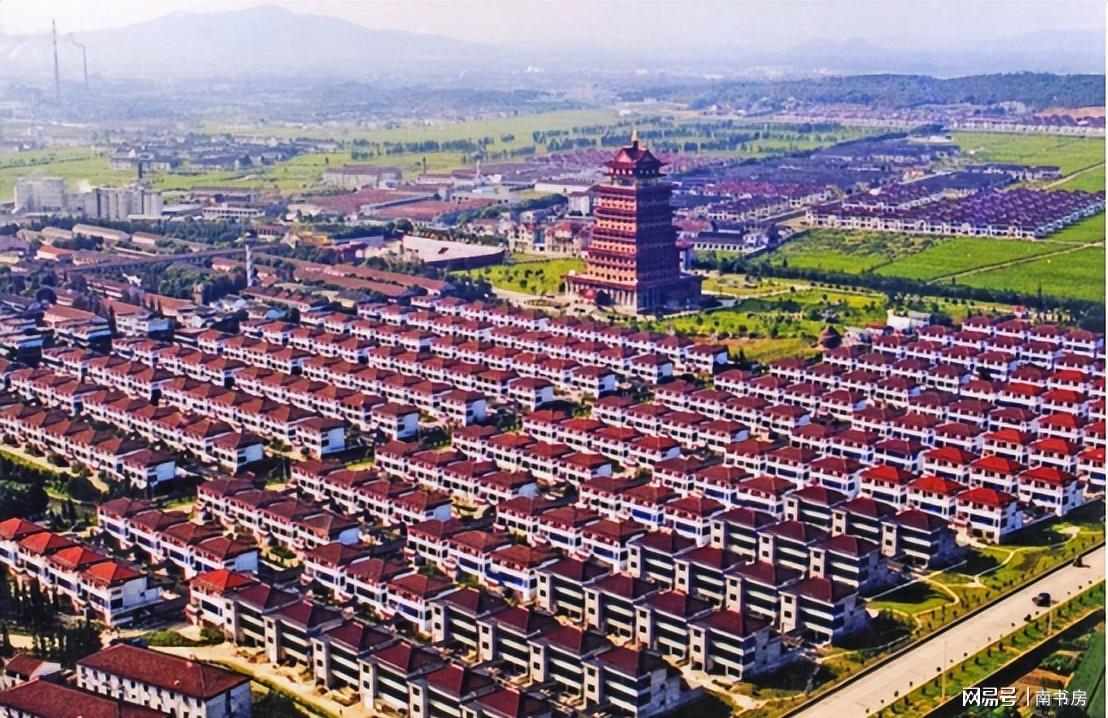 bob半岛体育-2008年北京奥运前夕，有关单位给华国锋门票，华：我老了，不去了