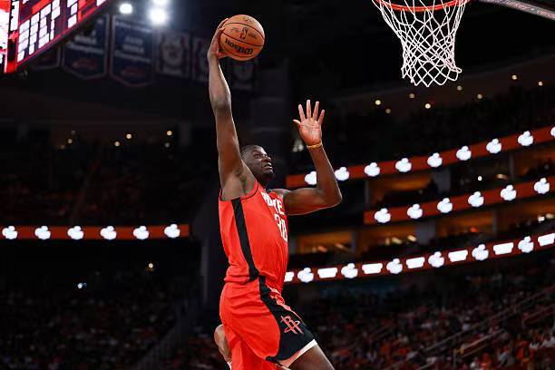 替补中锋受伤了依然出场时间有限，火箭签下他的意义到底是什么？