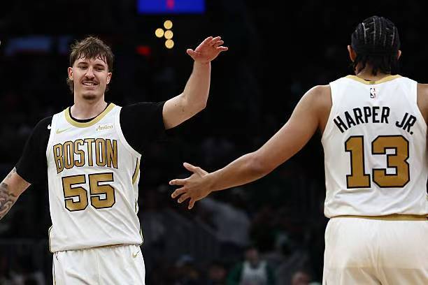 bob半岛体育官方入口-打出生涯最佳之战！凯尔特人侧翼新星有能力成为一名持球大核？